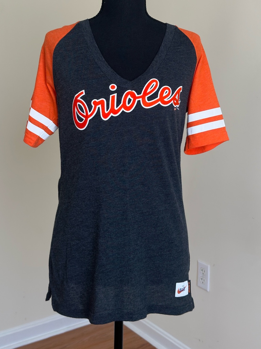 Nike Baltimore Orioles Black Colorblock V-Neck Tee MLB Graphic Shirt Sz S